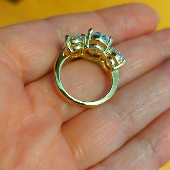 Goldtone 3-stone CZ Ring Size 5 - Picture 4 of 5